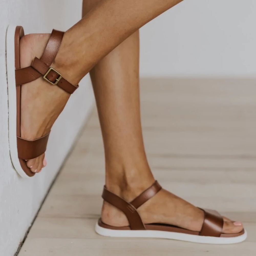 NEW Mia Yamille Sandal
